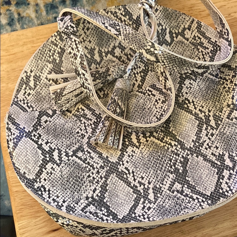 Women's Snake-Print Round Crossbody Bag in Black/Gray